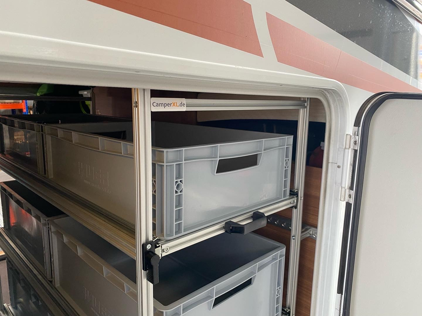 Weinsberg CaraCompact Edition Pepper camping-car étagère avec tiroirs