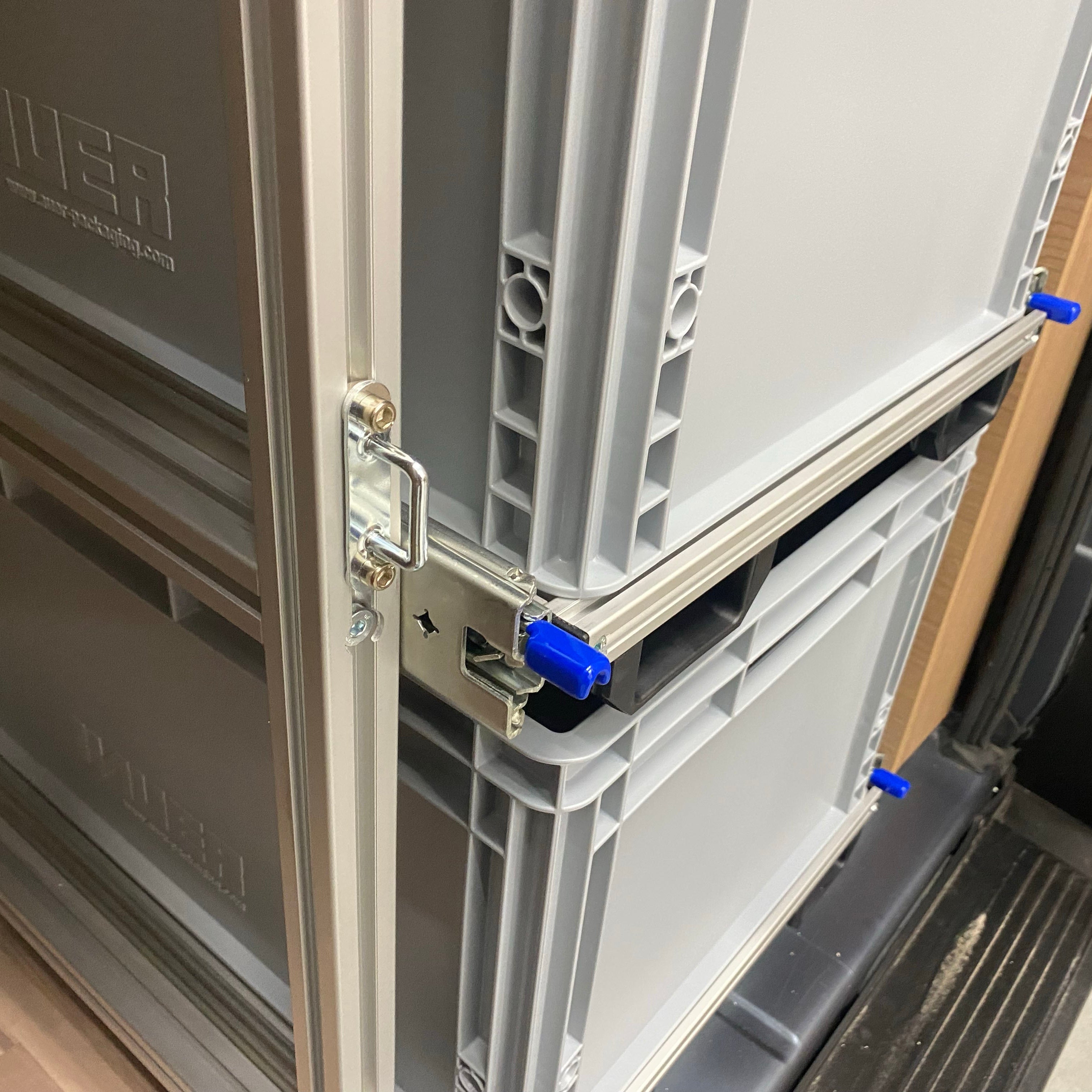 Schwerlastauszug Schienen Detail Malibu Camper