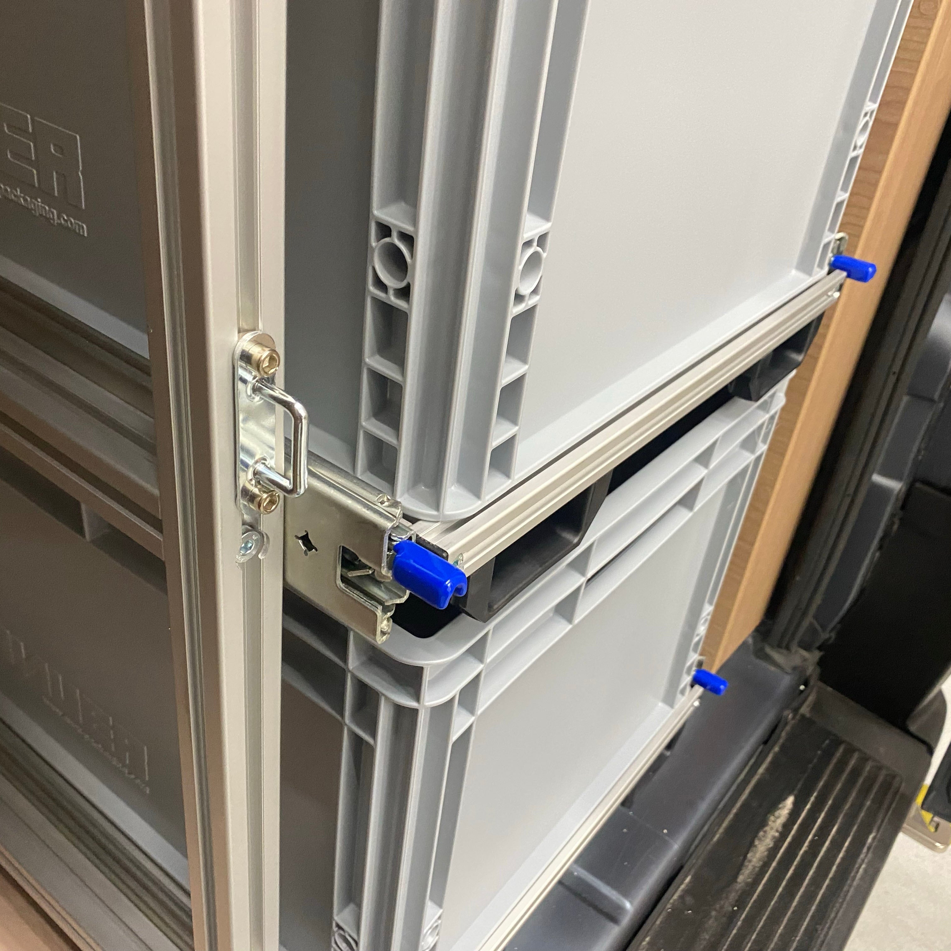 Heckasuzug Malibu 640 LE - Vollauszug mit 2 Etagen - Stabile Konstruktion - Euroboxoptimiert für den täglich Gebrauch