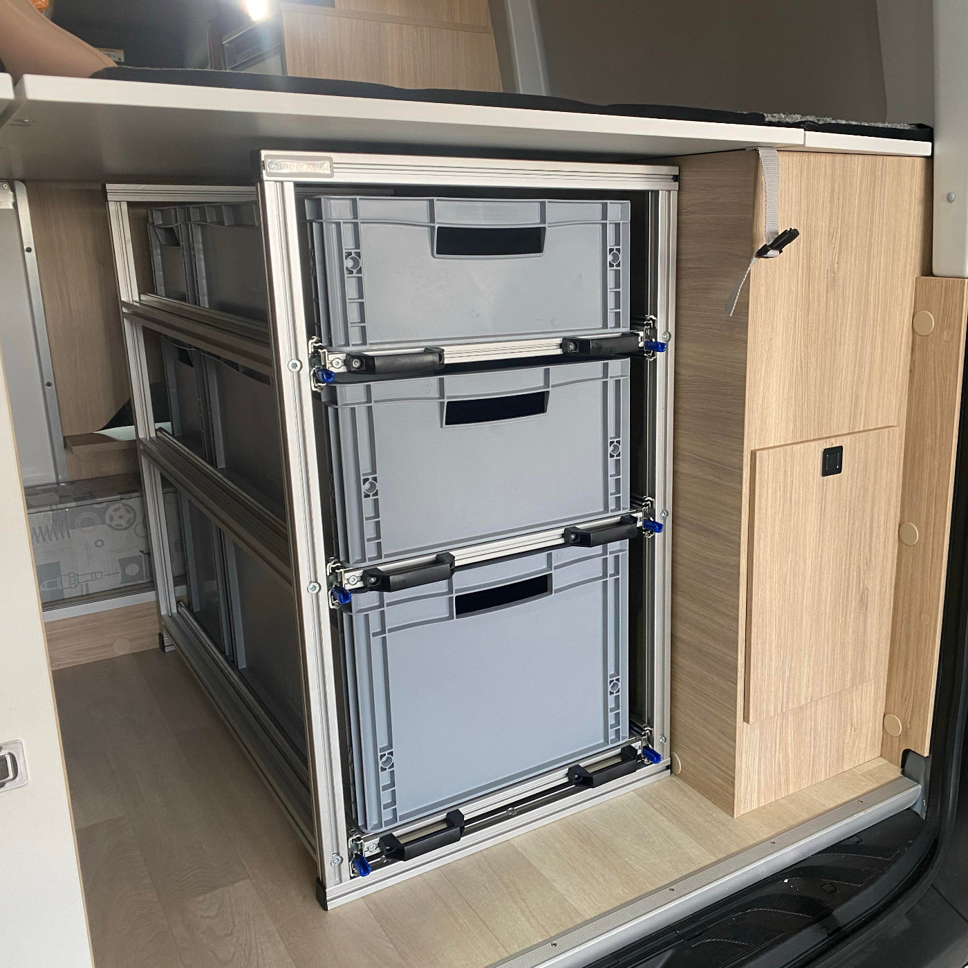 Eurobox Stauraum im Yucon 6.0 BD Heckgarage